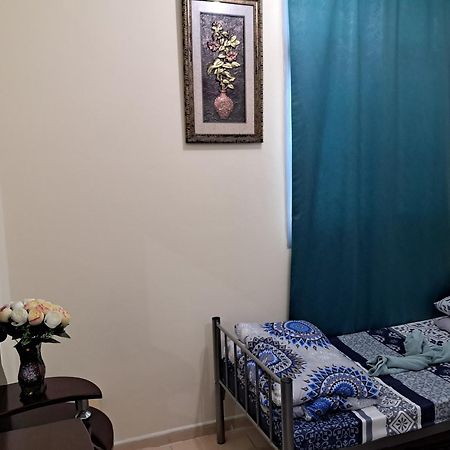 Top House Hostel 阿布扎比 外观 照片