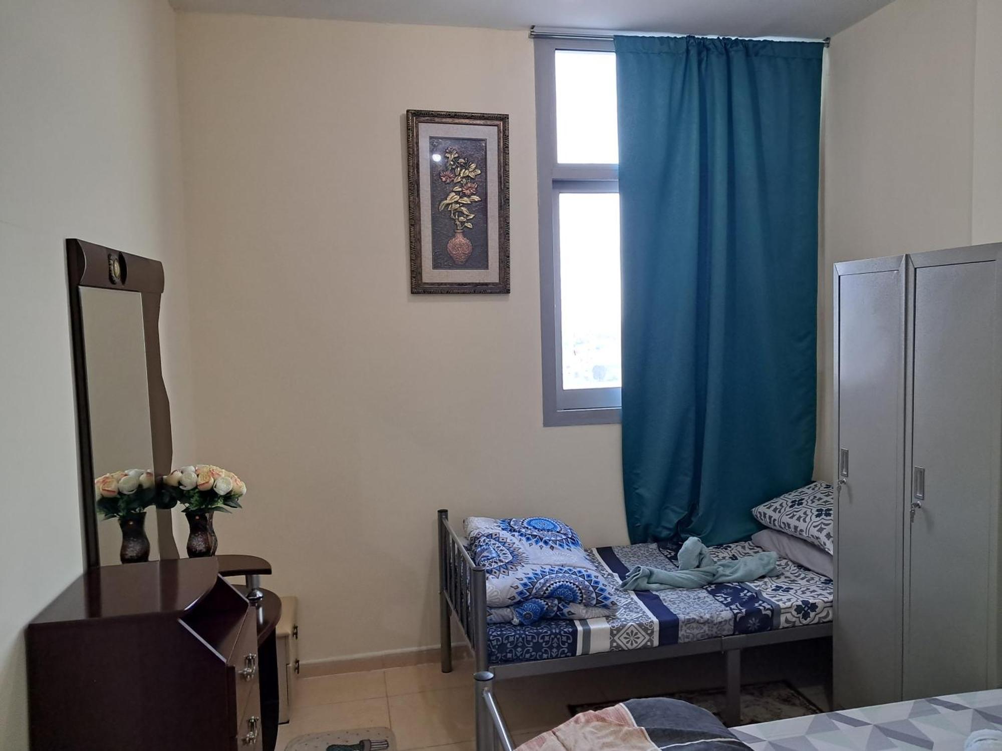 Top House Hostel 阿布扎比 外观 照片