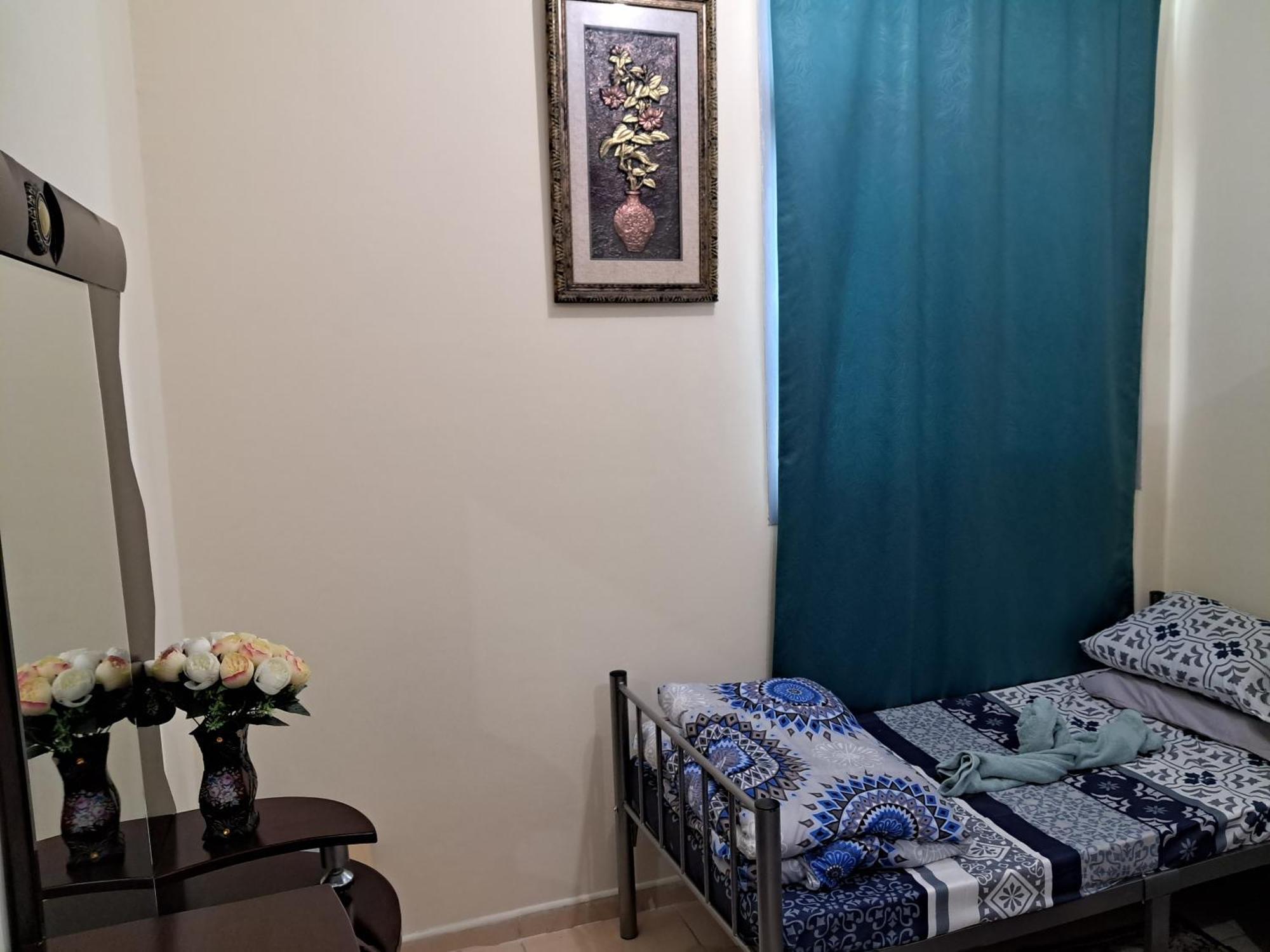 Top House Hostel 阿布扎比 外观 照片