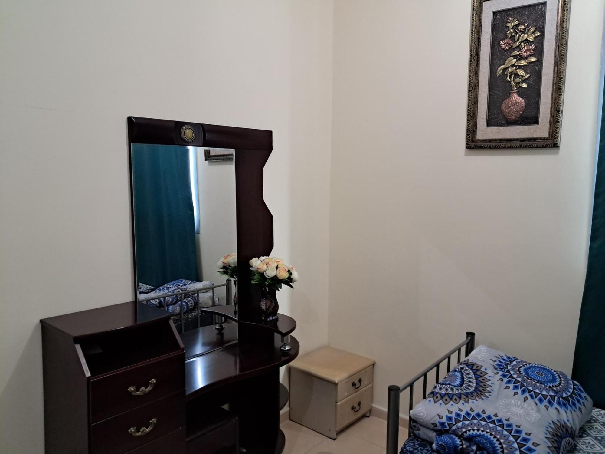Top House Hostel 阿布扎比 外观 照片