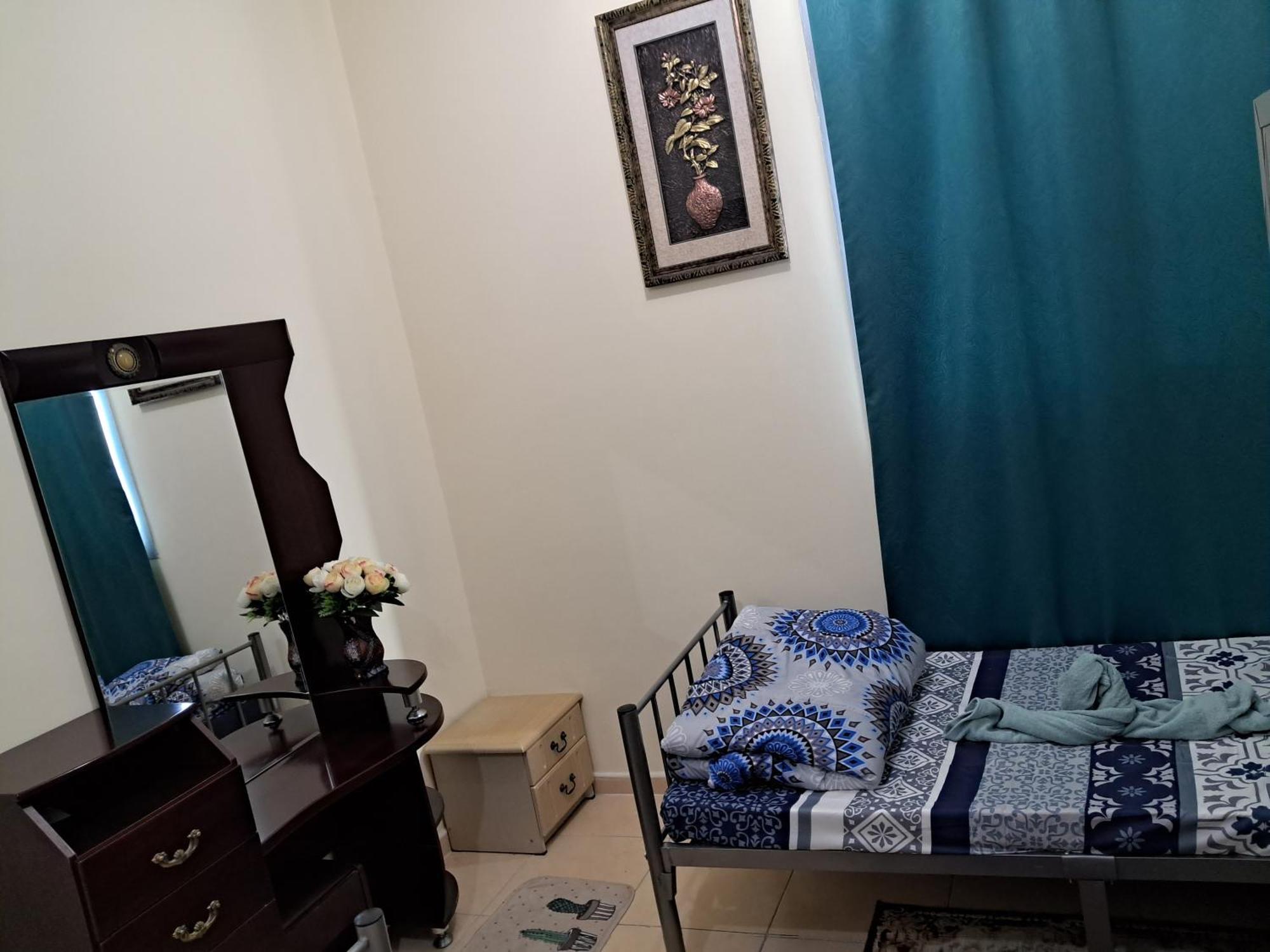 Top House Hostel 阿布扎比 外观 照片