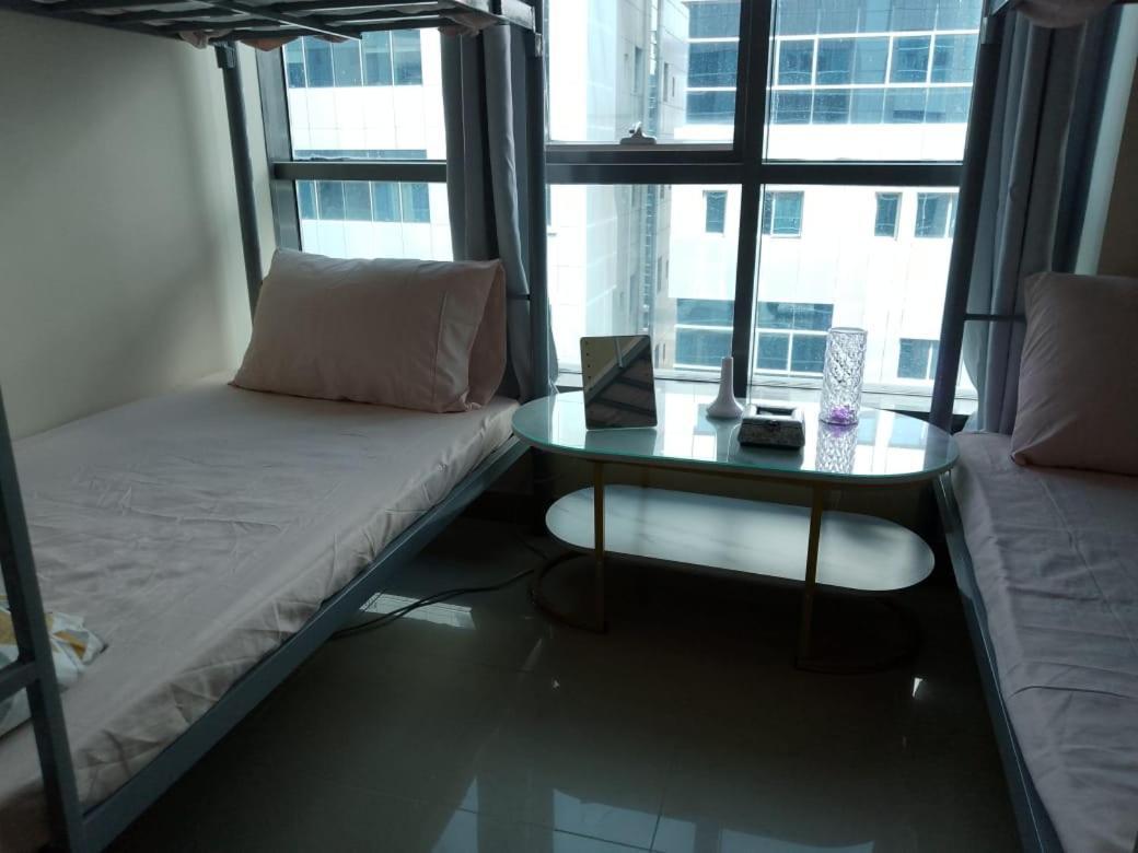 Top House Hostel 阿布扎比 外观 照片