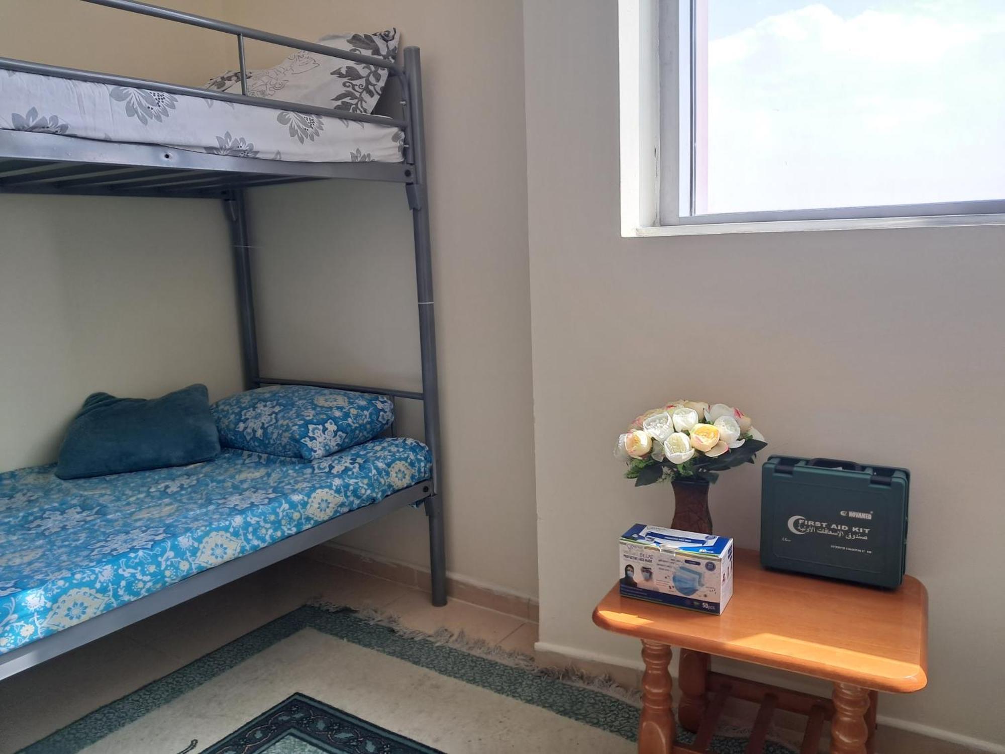 Top House Hostel 阿布扎比 外观 照片
