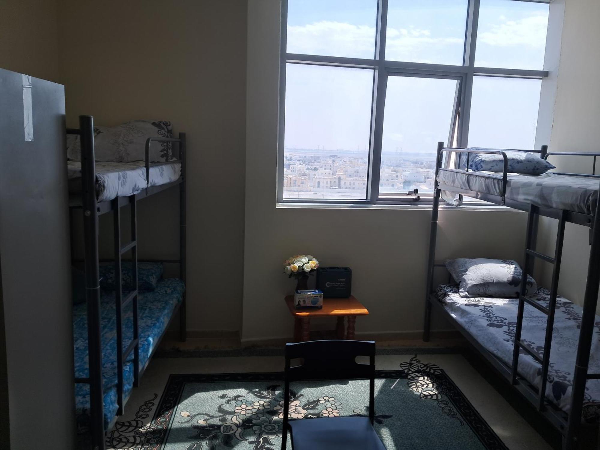 Top House Hostel 阿布扎比 外观 照片