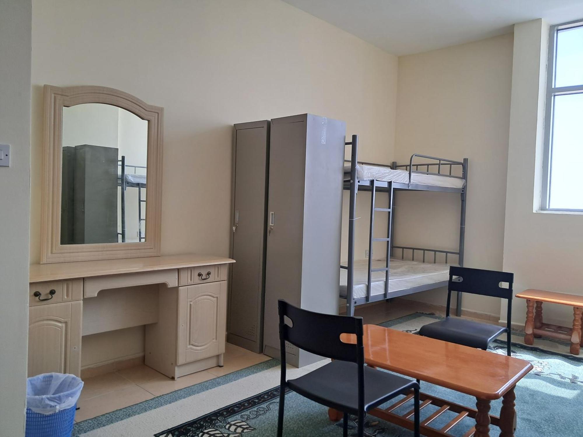 Top House Hostel 阿布扎比 外观 照片