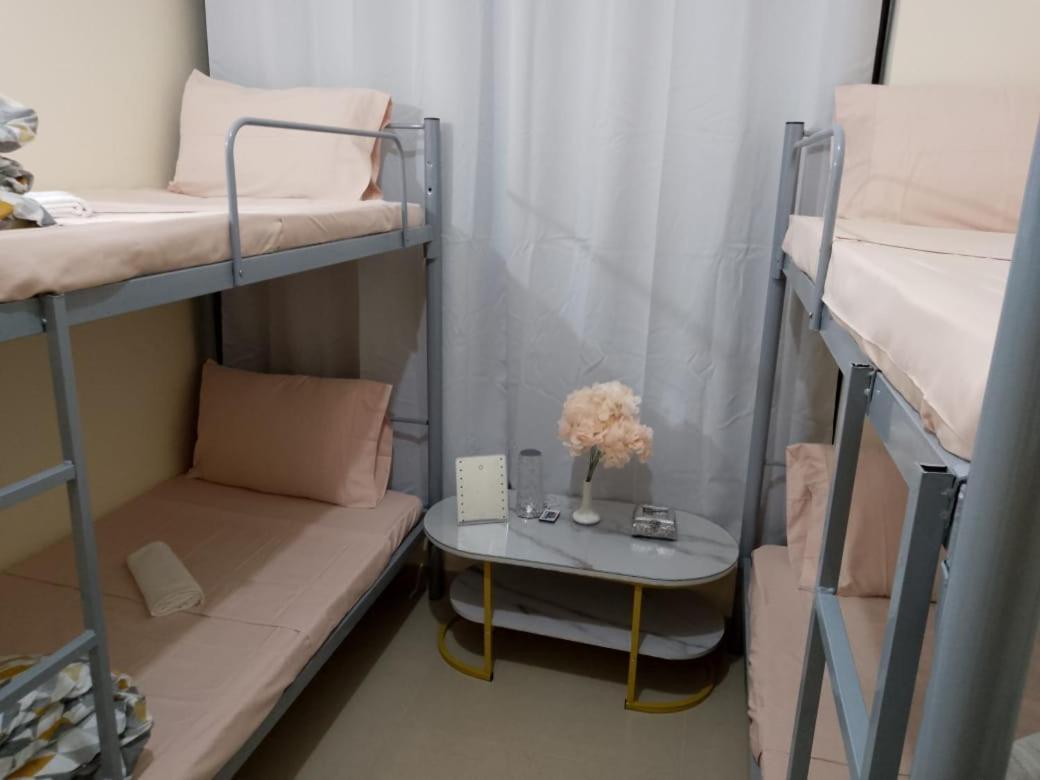 Top House Hostel 阿布扎比 外观 照片