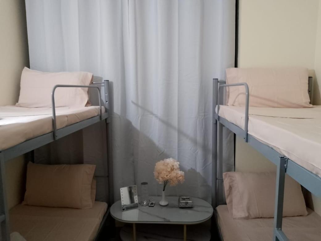 Top House Hostel 阿布扎比 外观 照片